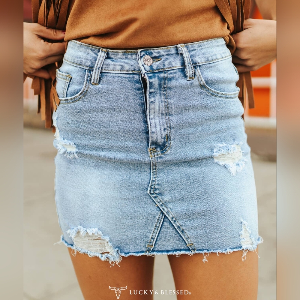 NWT Lucky And Blessed Blue Denim distressed Mini skirt with pockets.